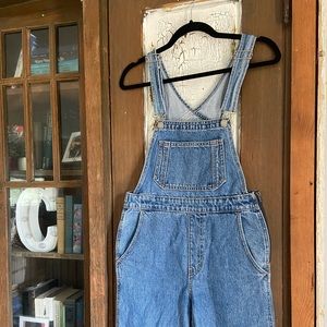 Levis | Mom Overalls in Hey Shorty | sz 27